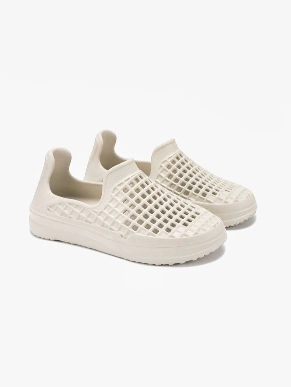 LUSSO Slip-On Sneakers in Cream